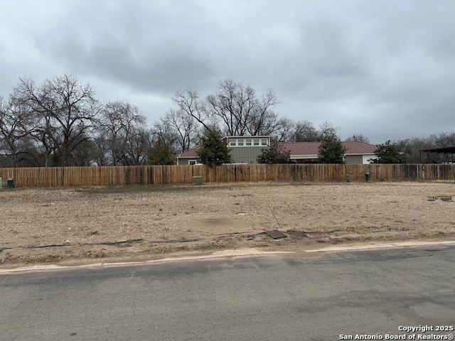 119 Sutton Place Uvalde, TX 78801 - Photo 2 of 4