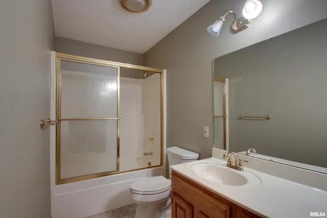 $425,000 | 3130 Acadia Way, Quincy, IL 62301