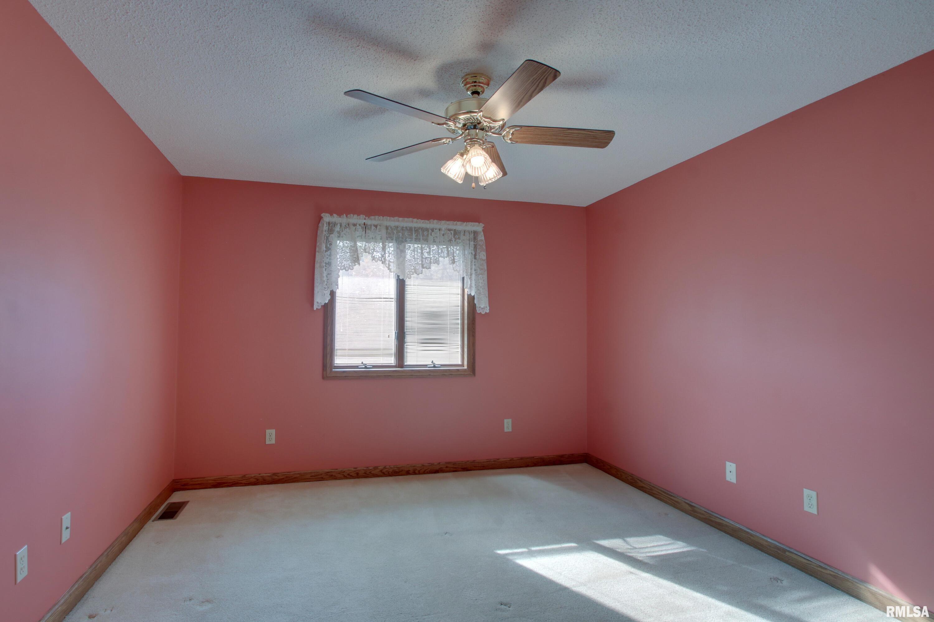 3130 Acadia Way Quincy, IL 62301 - Photo 13 of 26