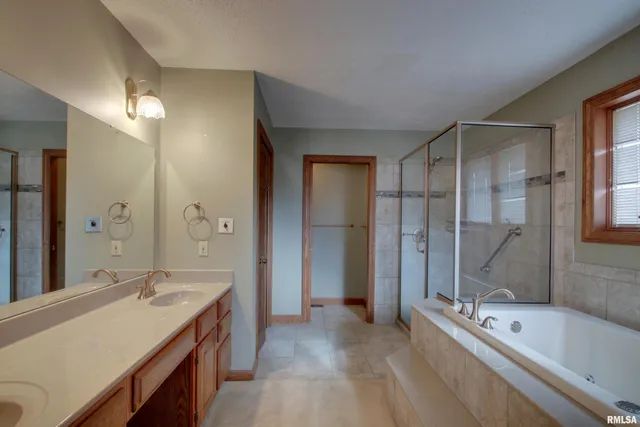 $425,000 | 3130 Acadia Way, Quincy, IL 62301