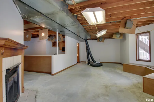 $425,000 | 3130 Acadia Way, Quincy, IL 62301