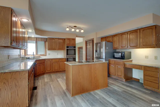 $425,000 | 3130 Acadia Way, Quincy, IL 62301