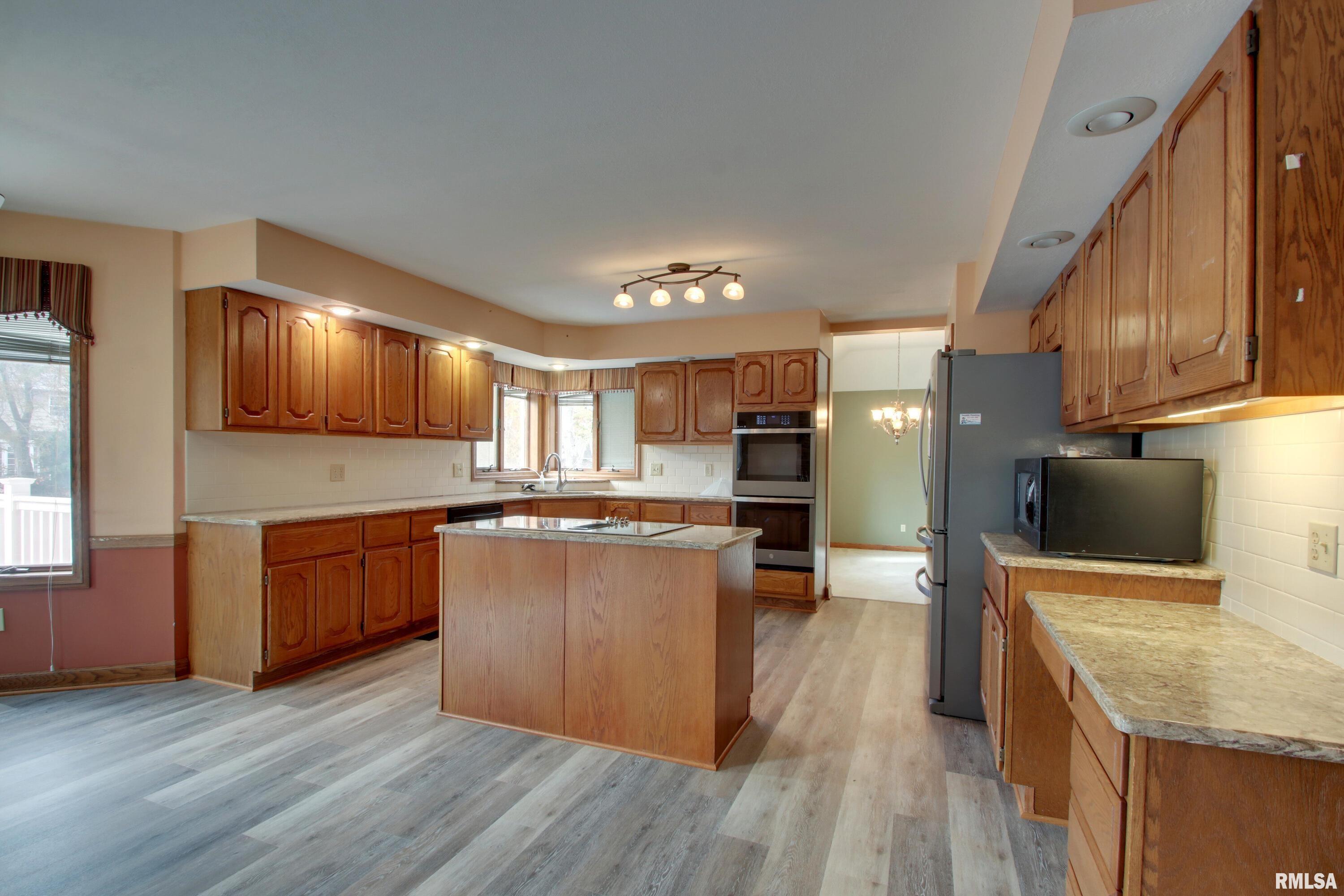 3130 Acadia Way Quincy, IL 62301 - Photo 6 of 26