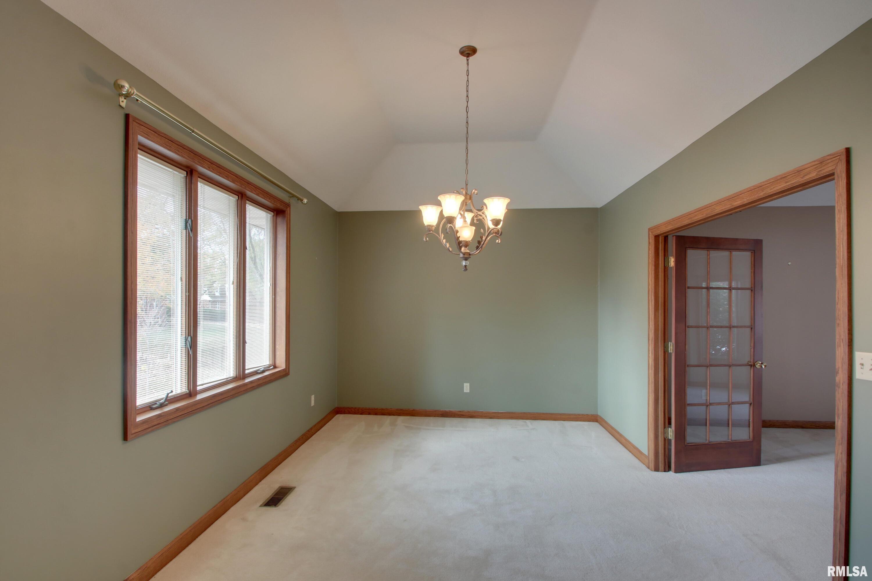 3130 Acadia Way Quincy, IL 62301 - Photo 7 of 26