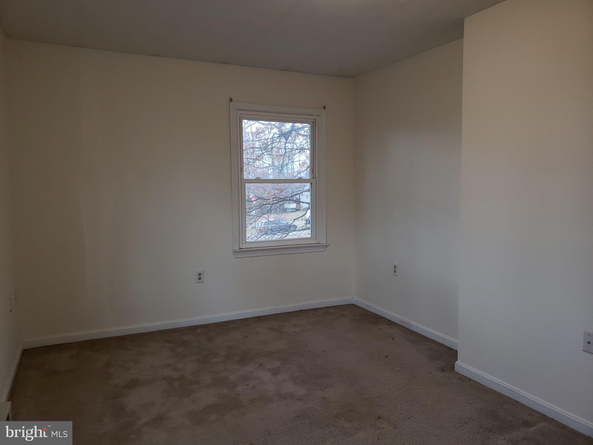 215 Ridgefield Avenue Stephens City, VA 22655 - Photo 18 of 21 Large Master Bedroom