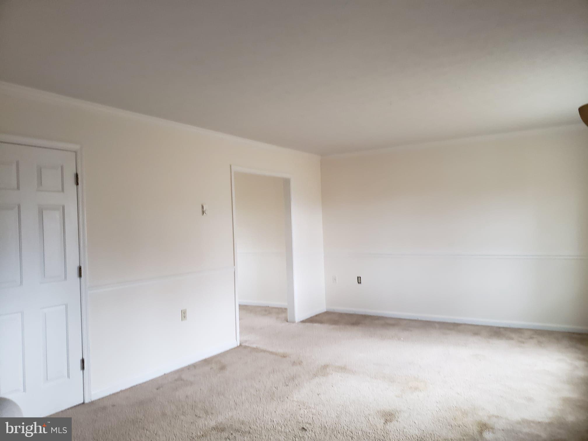 215 Ridgefield Avenue Stephens City, VA 22655 - Photo 6 of 21 Living Room