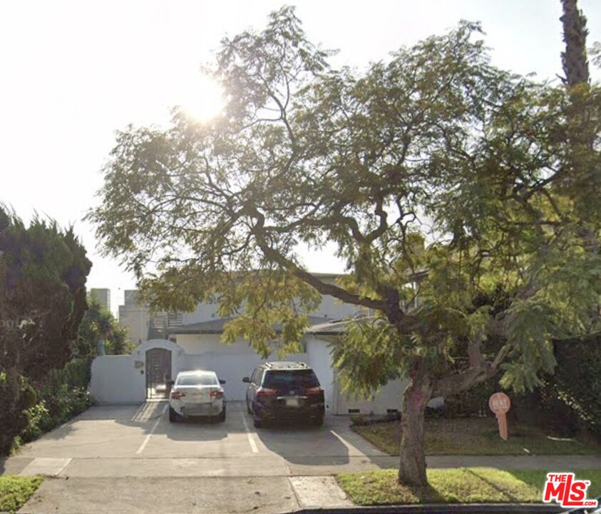 1918 11th Street, Unit F Santa Monica, CA 90404 - Photo 14 of 14 a view of outdoor space yard and patio