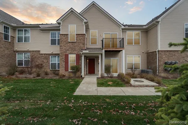 $2,400 | 9804 Ridge Run Street, Unit 57, Howell, MI 48855