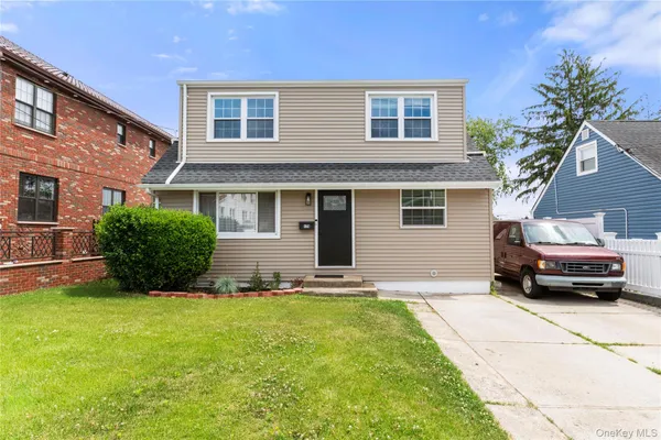 $865,000 | 175 Arthur Avenue, Floral Park, NY 11001