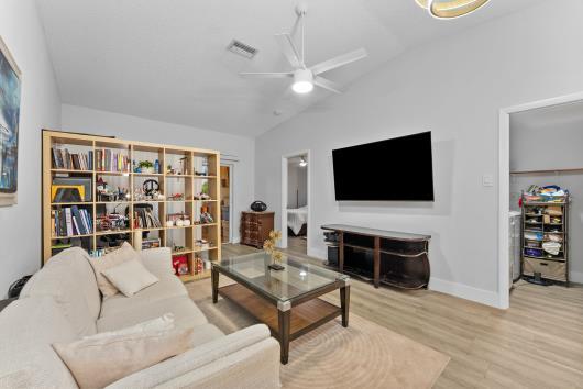 18861 Argosy Drive Boca Raton, FL 33496 - Photo 6 of 29 tele y oficina