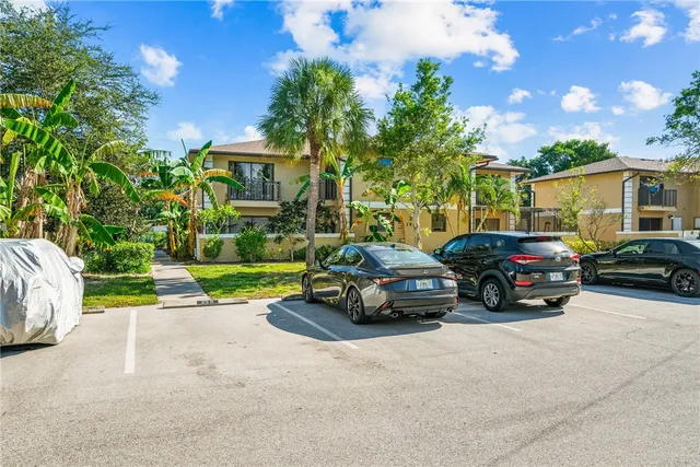 $212,500 | 1458 North Lawnwood Circle, Unit 29C, Fort Pierce, FL 34950