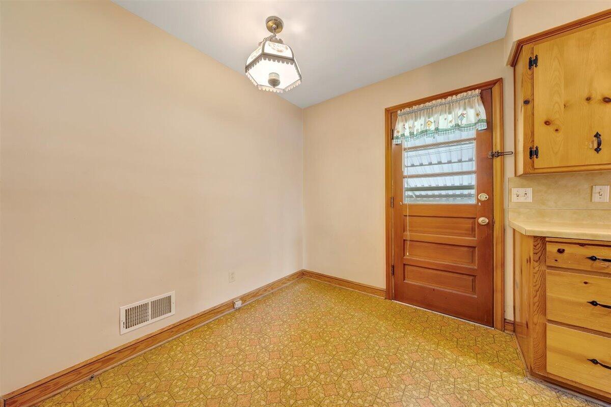 1808 Malvern Road Southwest Roanoke, VA 24015 - Photo 13 of 35 Breakfast Area