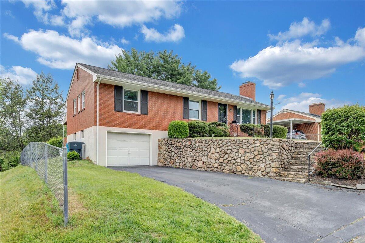 1808 Malvern Road Southwest Roanoke, VA 24015 - Photo 2 of 35 Front