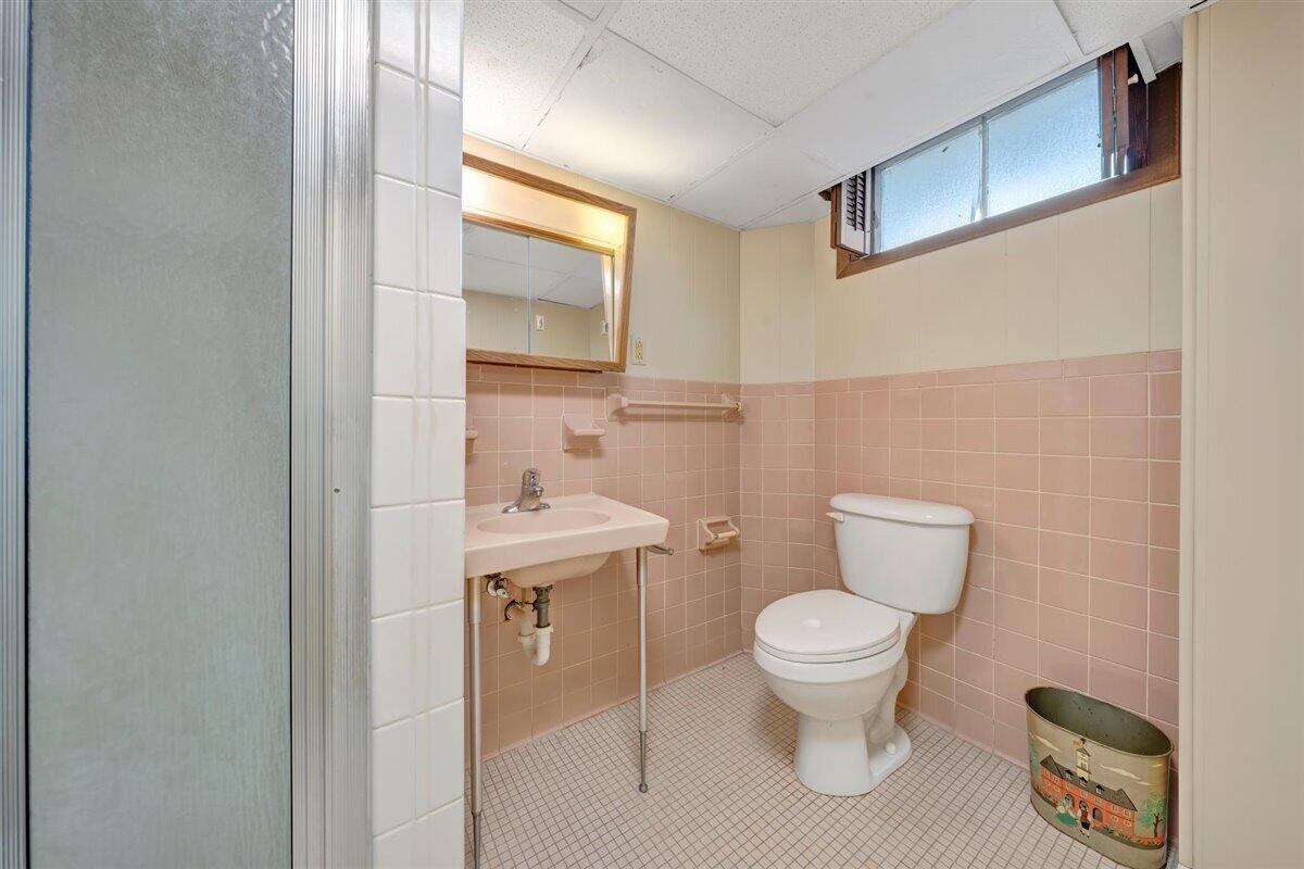 1808 Malvern Road Southwest Roanoke, VA 24015 - Photo 22 of 35 Basement Bath