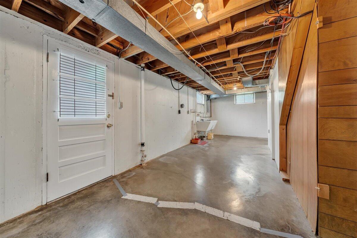 1808 Malvern Road Southwest Roanoke, VA 24015 - Photo 24 of 35 Laundry & Storage