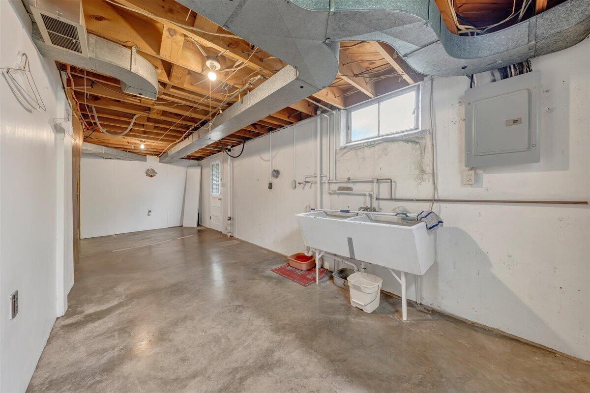 1808 Malvern Road Southwest Roanoke, VA 24015 - Photo 25 of 35 Laundry & Storage