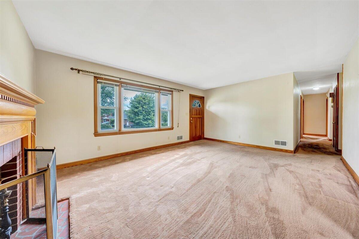 1808 Malvern Road Southwest Roanoke, VA 24015 - Photo 5 of 35 Living Room
