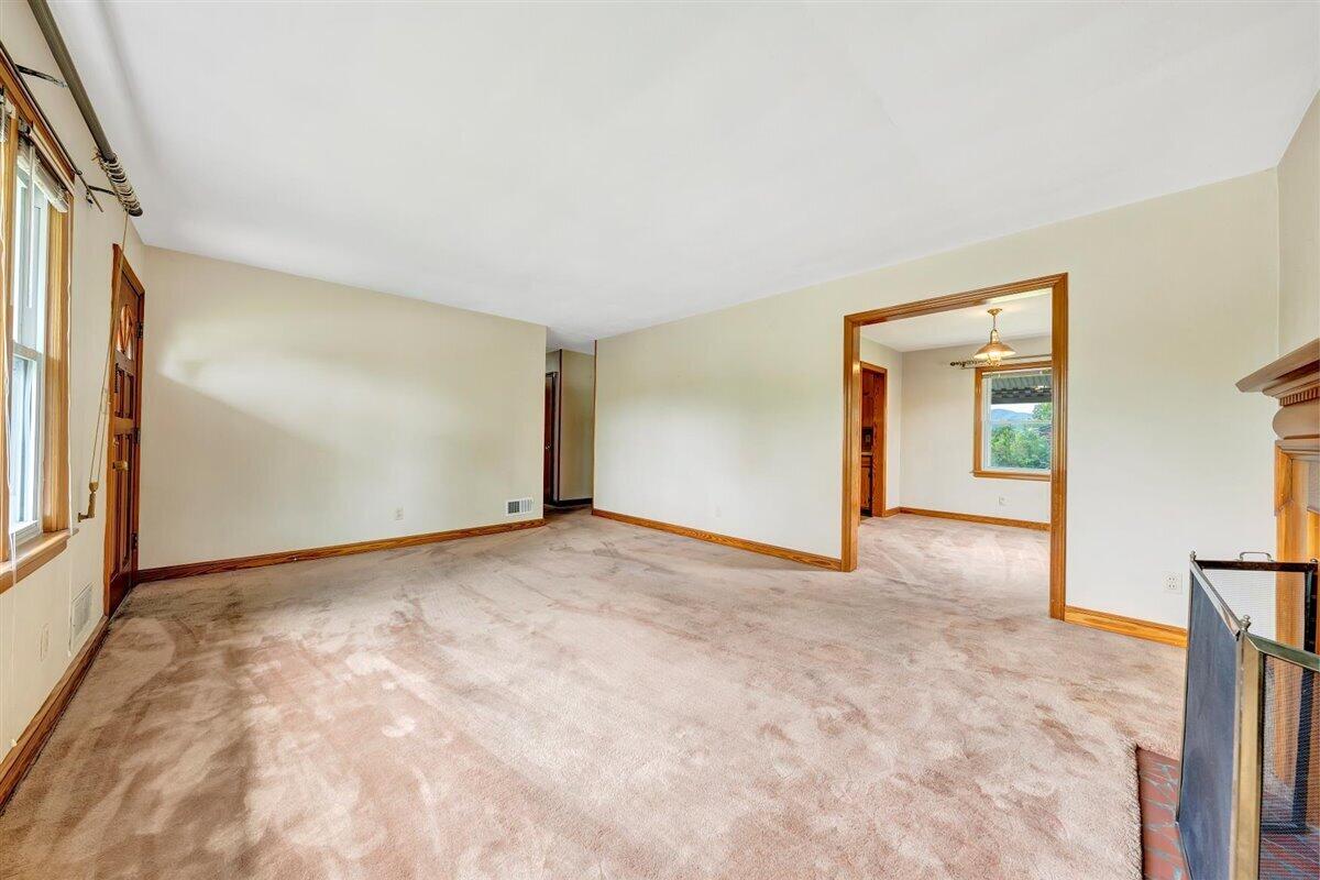 1808 Malvern Road Southwest Roanoke, VA 24015 - Photo 6 of 35 Living Room