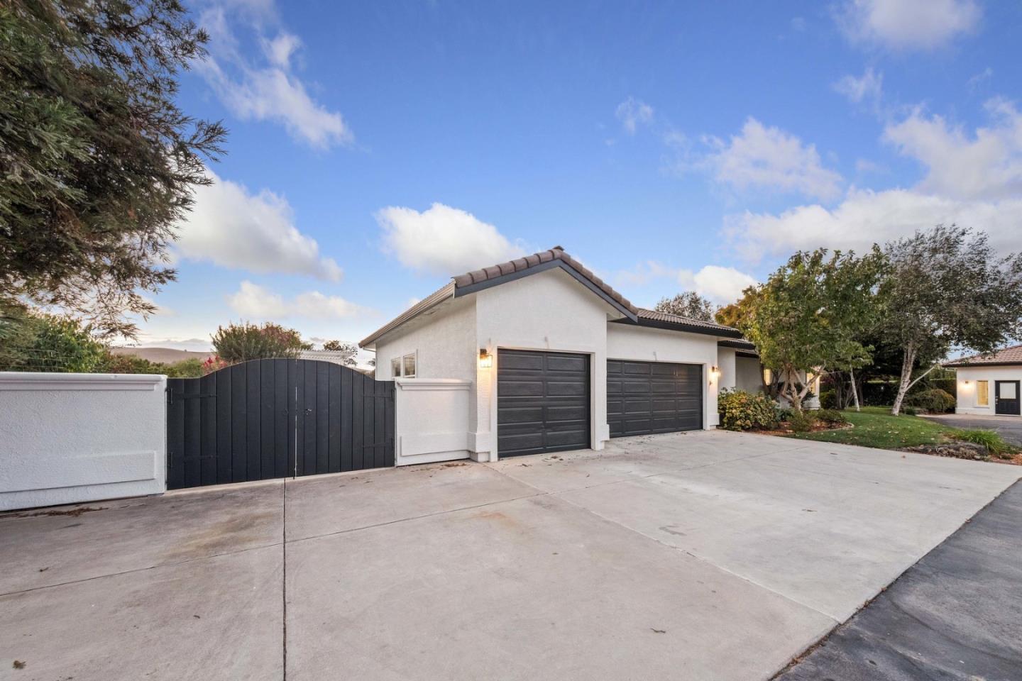 935 Union Road Hollister, CA 95023 - Photo 3 of 48 Gallery Image 3