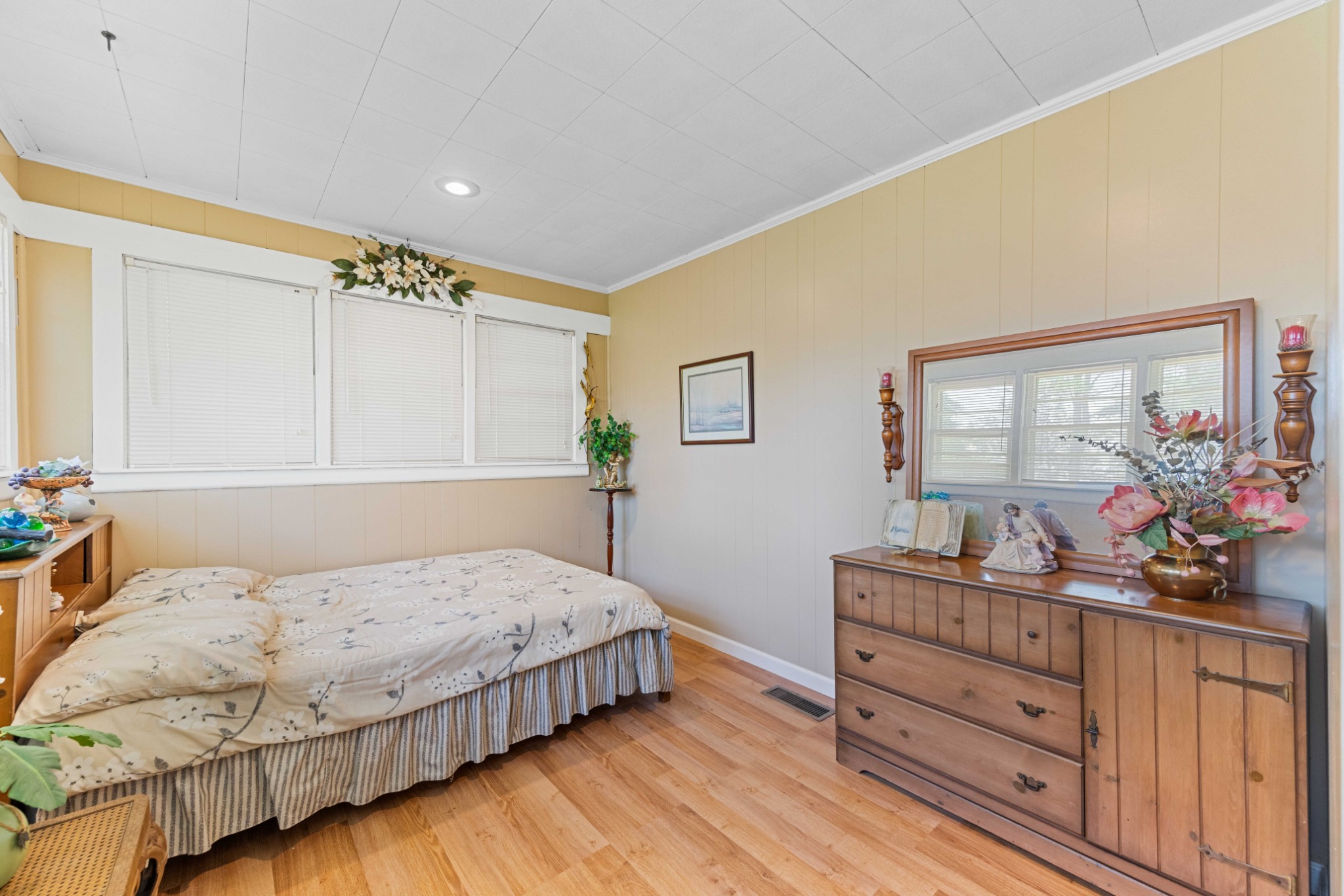 4519 Highway 100 Decaturville, TN 38329 - Photo 17 of 31 a bedroom with a bed and a dresser in it