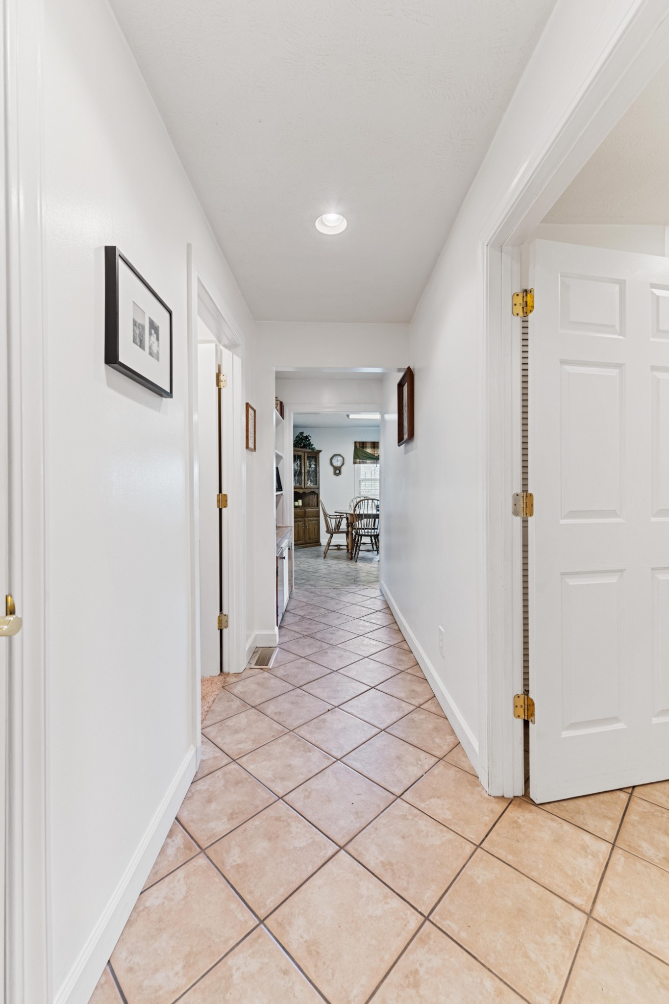 4519 Highway 100 Decaturville, TN 38329 - Photo 9 of 31 a view of a hallway view with staircase