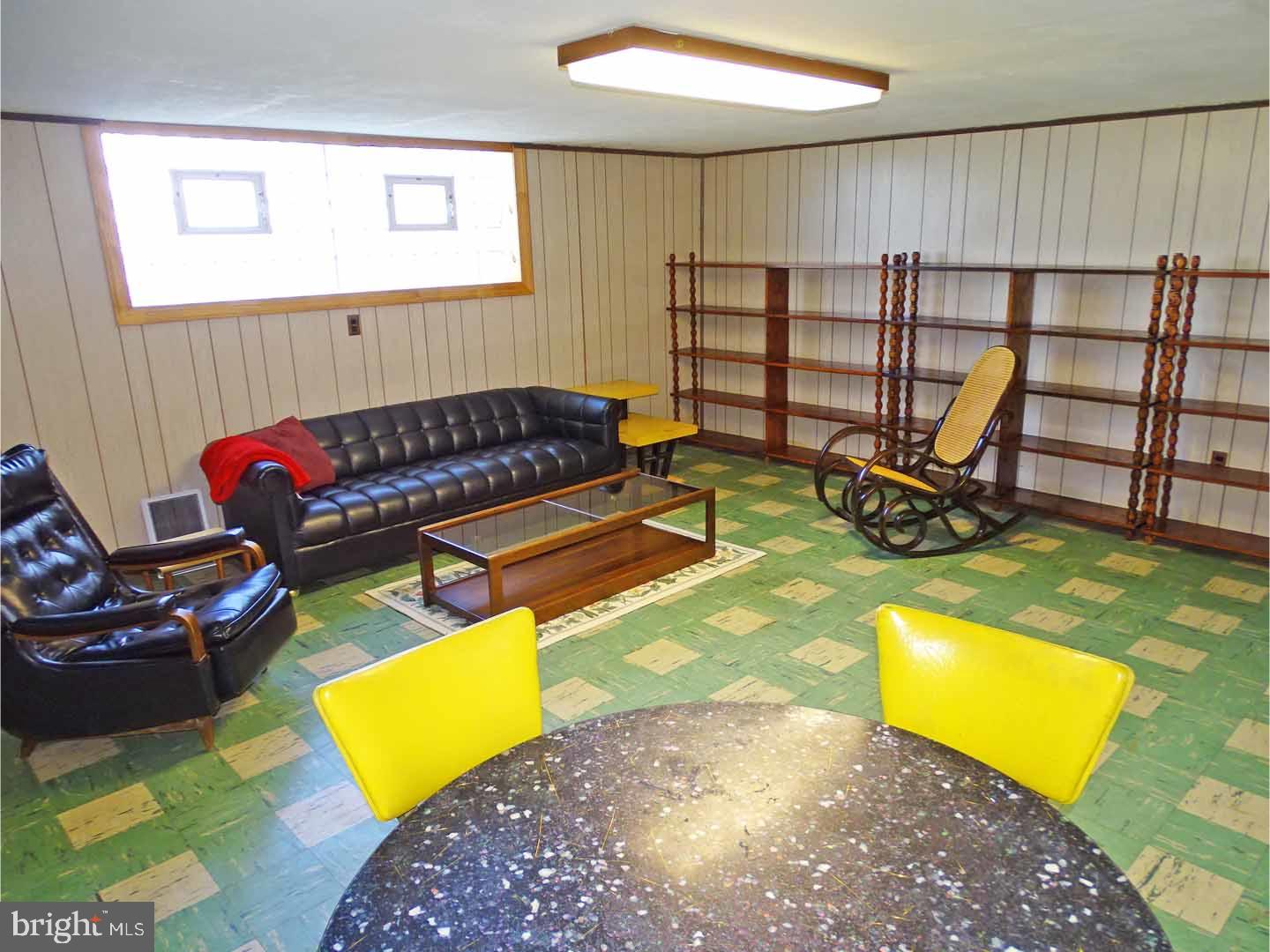 8841 Blue Grass Road Philadelphia, PA 19152 - Photo 23 of 25 Family Room