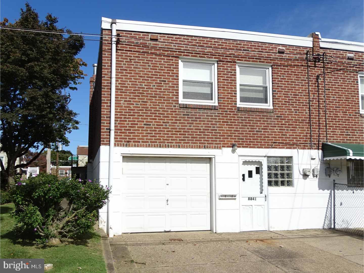 8841 Blue Grass Road Philadelphia, PA 19152 - Photo 4 of 25 Garage