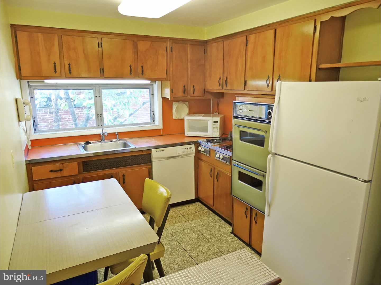 8841 Blue Grass Road Philadelphia, PA 19152 - Photo 10 of 25 Kitchen