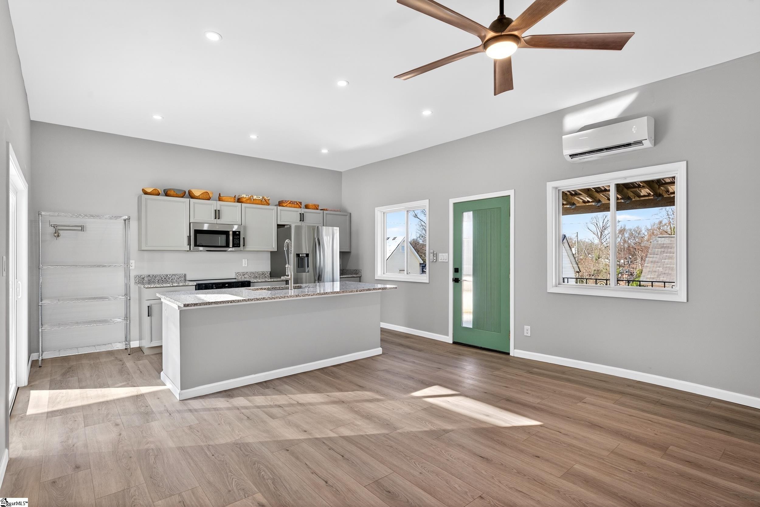 35 Henry Street Greenville, SC 29605 - Photo 1 of 38