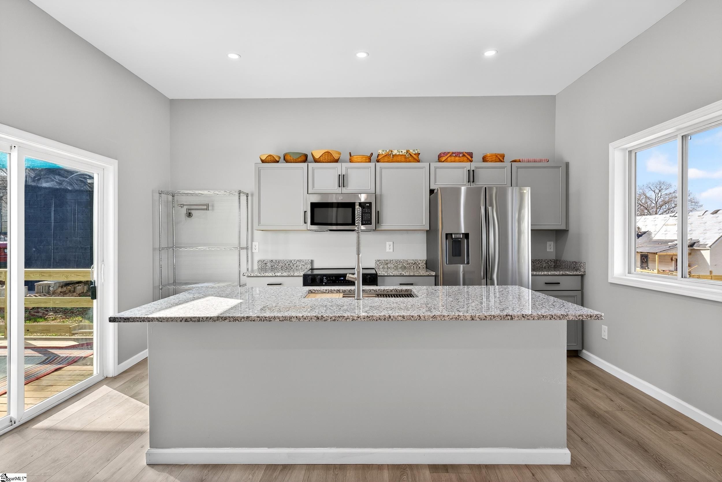 35 Henry Street Greenville, SC 29605 - Photo 4 of 38