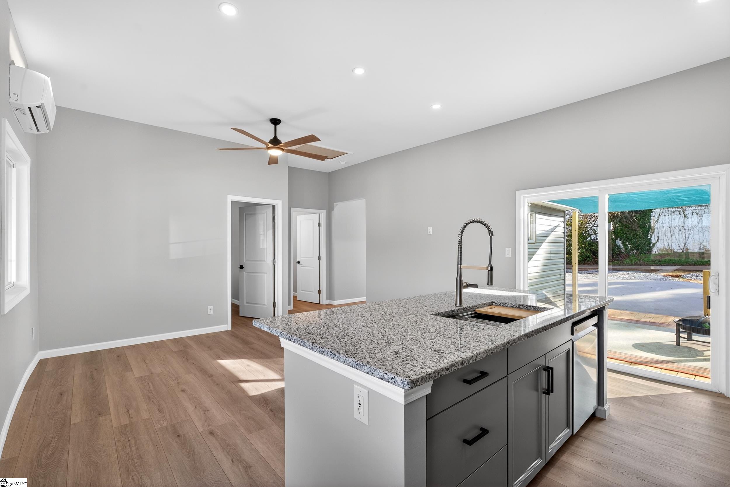 35 Henry Street Greenville, SC 29605 - Photo 5 of 38