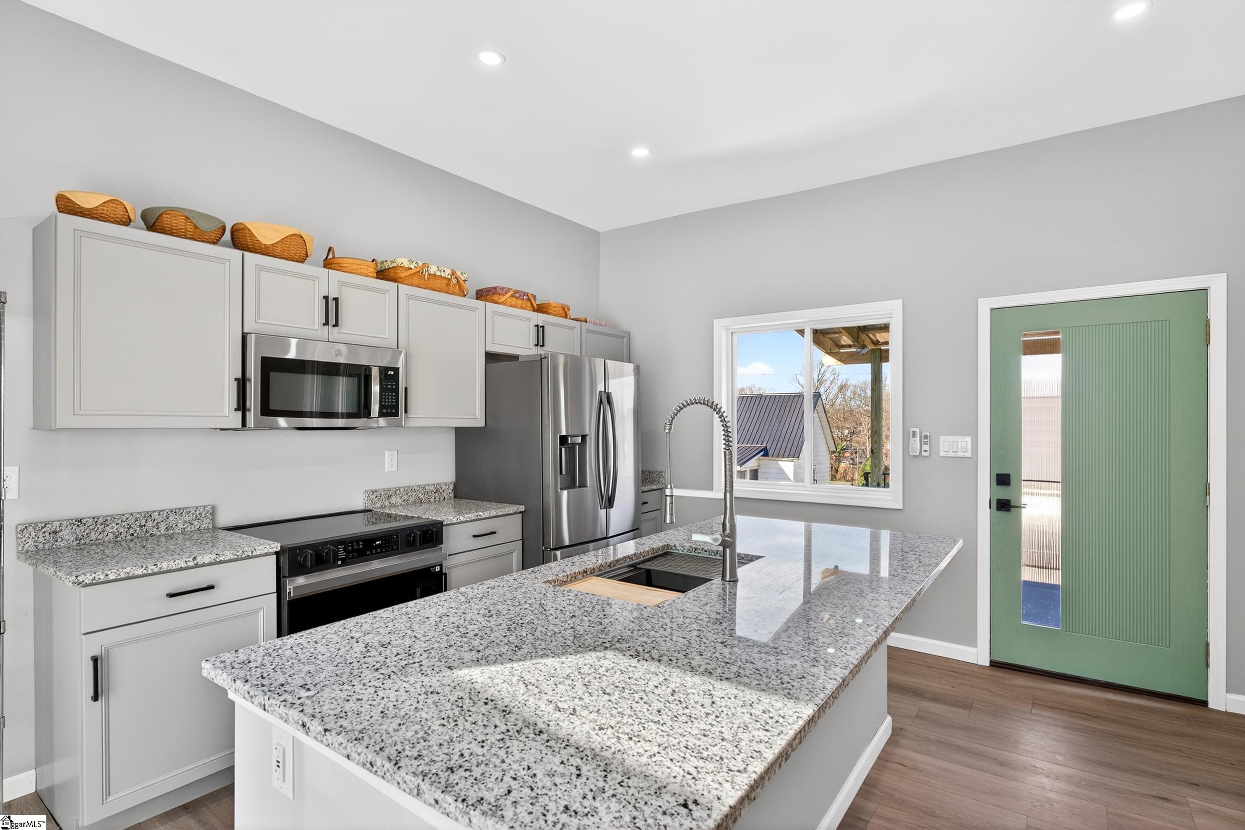 35 Henry Street Greenville, SC 29605 - Photo 7 of 38