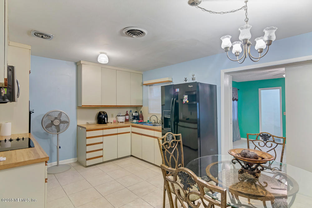 4604 Barnes Road South Jacksonville, FL 32207 - Photo 2 of 8 Kitchen
