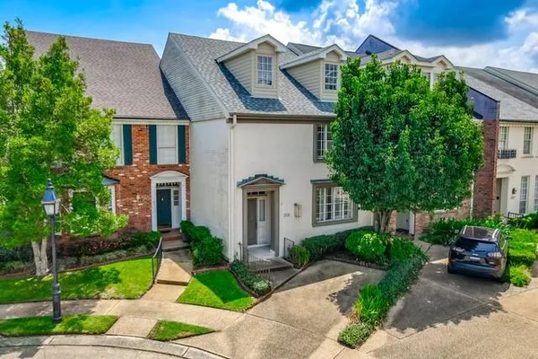 $695,000 | 208 Rue St Peter, Metairie, LA 70005