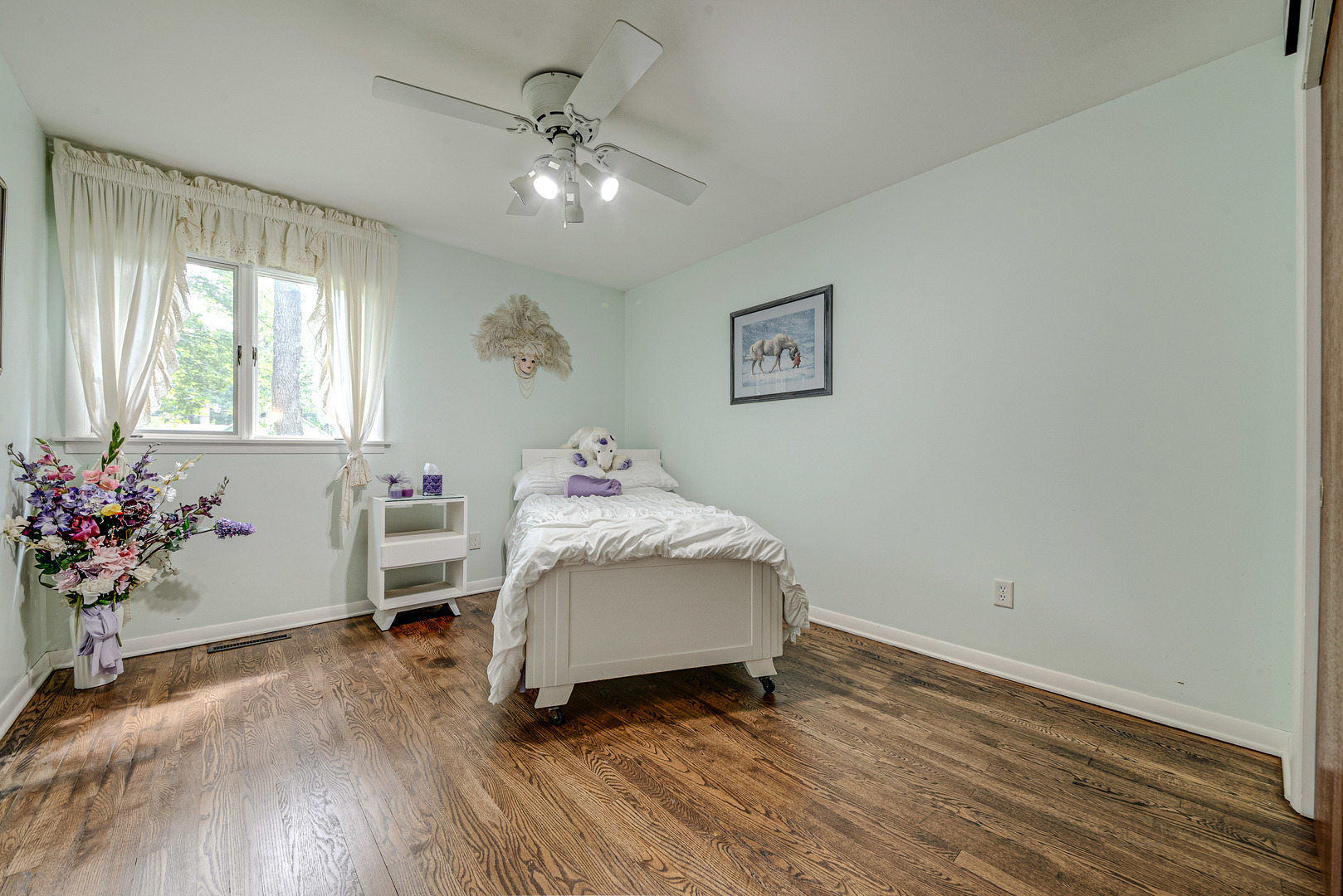 703 Hickory Road Woodstock, IL 60098 - Photo 22 of 33 a bedroom with a bed and a potted plant