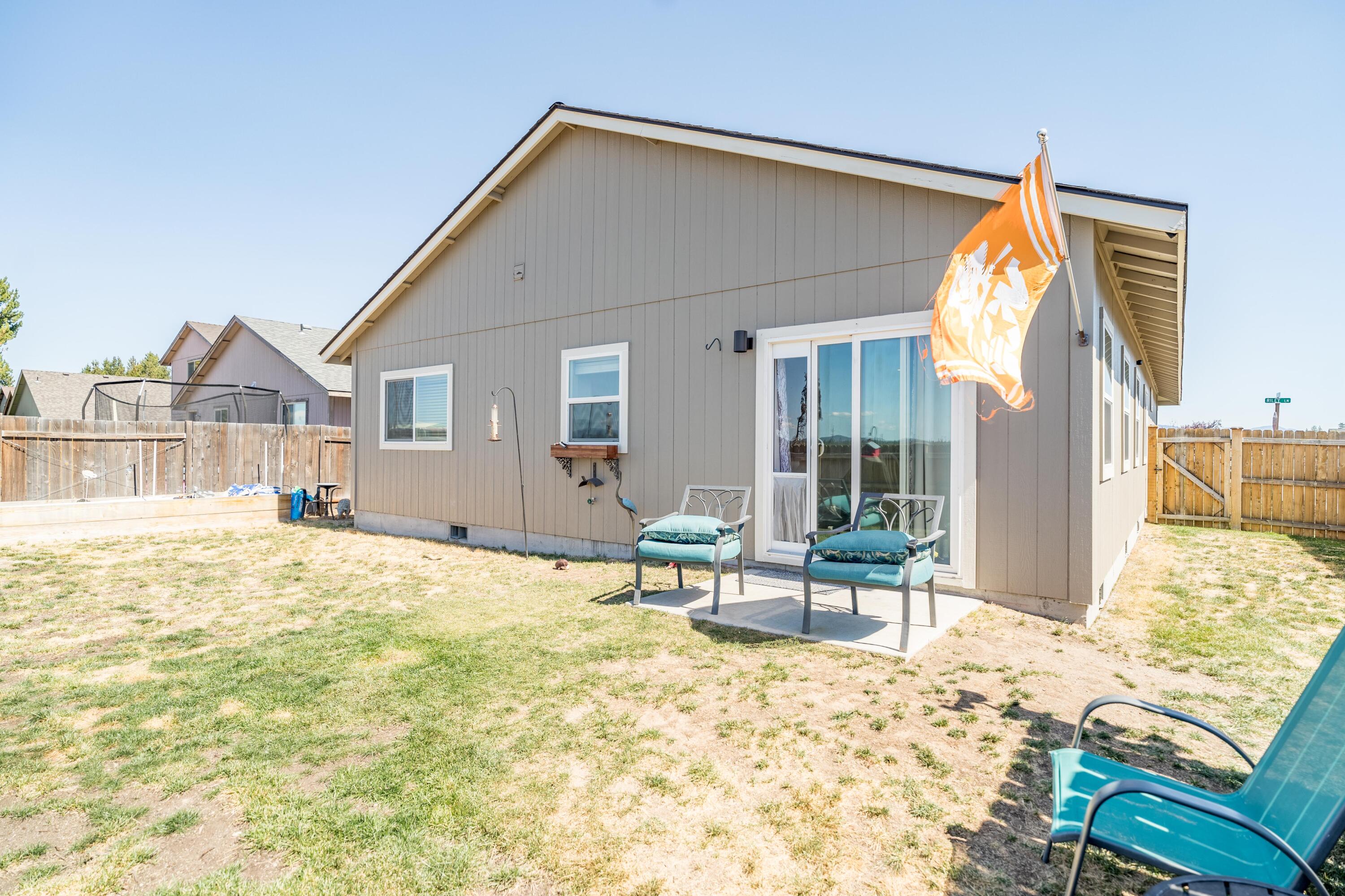 51251 Riley Lane La Pine, OR 97739 - Photo 20 of 27 DSC04141-HDR
