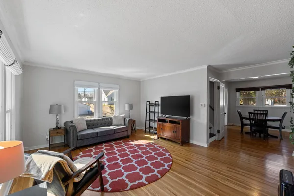 $2,495 | 2901 Zenith Avenue North, Robbinsdale, MN 55422