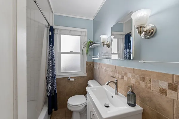 $2,495 | 2901 Zenith Avenue North, Robbinsdale, MN 55422