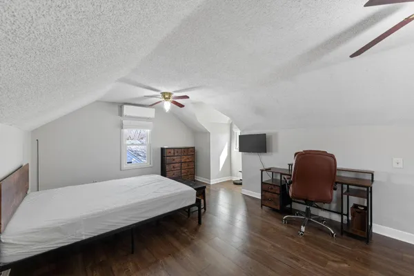 $2,495 | 2901 Zenith Avenue North, Robbinsdale, MN 55422