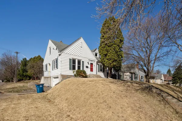 $2,495 | 2901 Zenith Avenue North, Robbinsdale, MN 55422