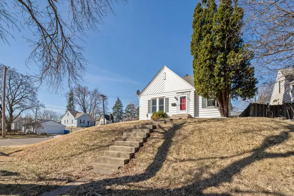 $2,495 | 2901 Zenith Avenue North, Robbinsdale, MN 55422