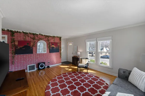 $2,495 | 2901 Zenith Avenue North, Robbinsdale, MN 55422