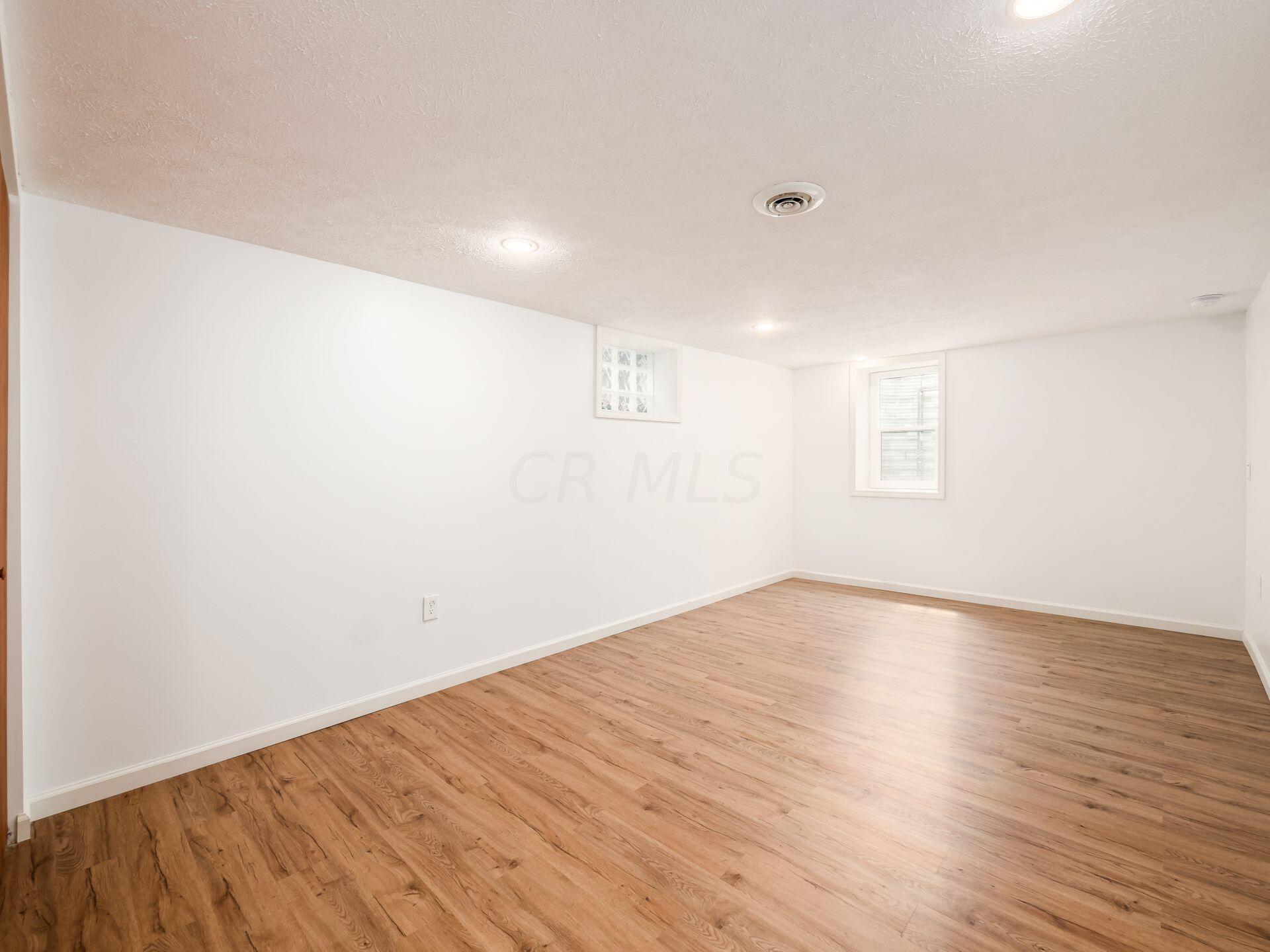 2366 Bristol Road Columbus, OH 43221 - Photo 29 of 38 043_8535eb_A 2366 Bristol 102