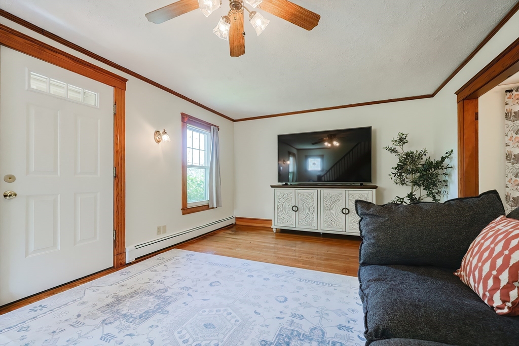 90 Allen Street Walpole, MA 02081 - Photo 4 of 32 Gallery Image 4