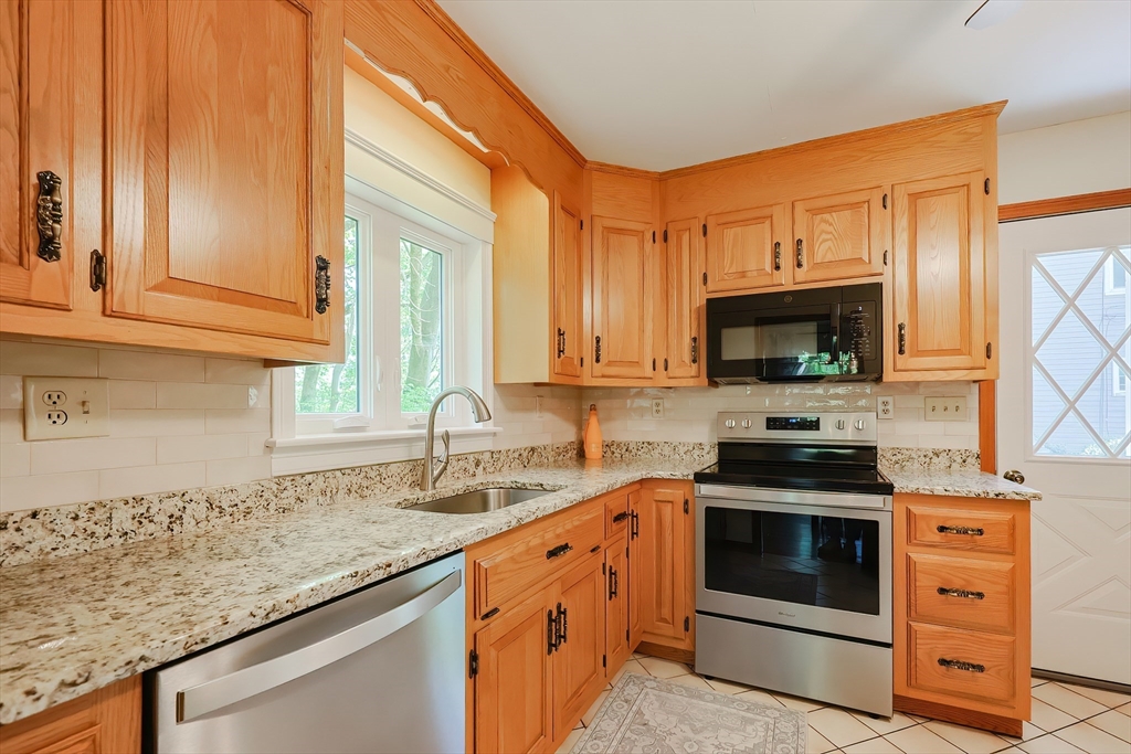 90 Allen Street Walpole, MA 02081 - Photo 9 of 32 Gallery Image 9