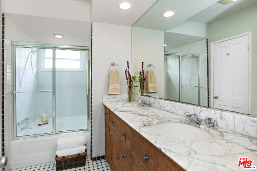 5743 Spring Oak Drive Los Angeles, CA 90068 - Photo 17 of 27