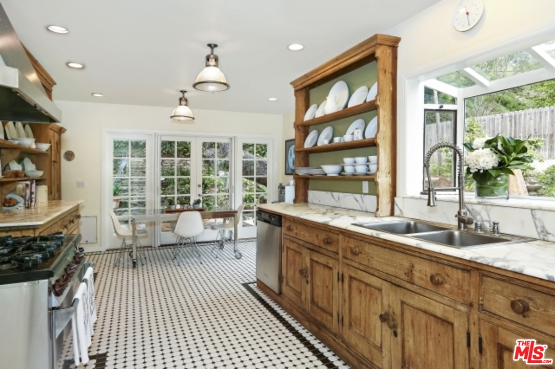 5743 Spring Oak Drive Los Angeles, CA 90068 - Photo 9 of 27