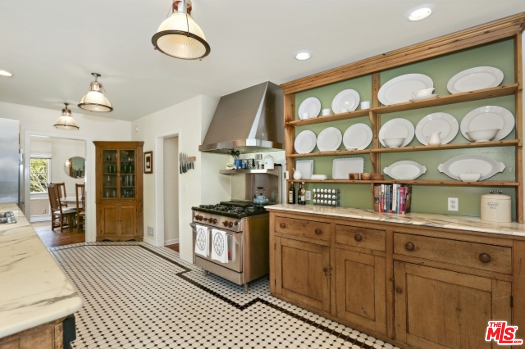 5743 Spring Oak Drive Los Angeles, CA 90068 - Photo 10 of 27