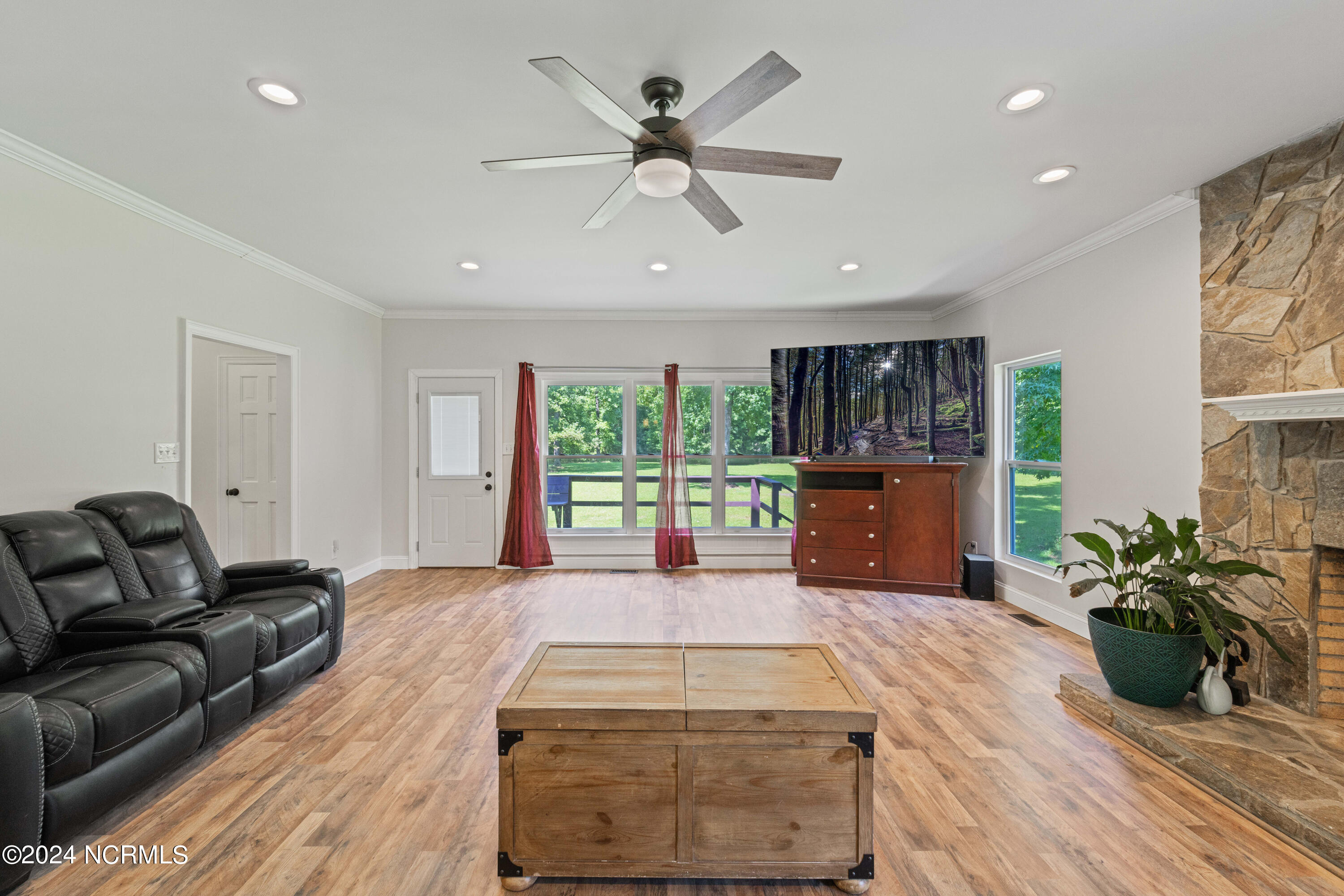 315 Nottingham Road Jacksonville, NC 28546 - Photo 34 of 107 family room 3