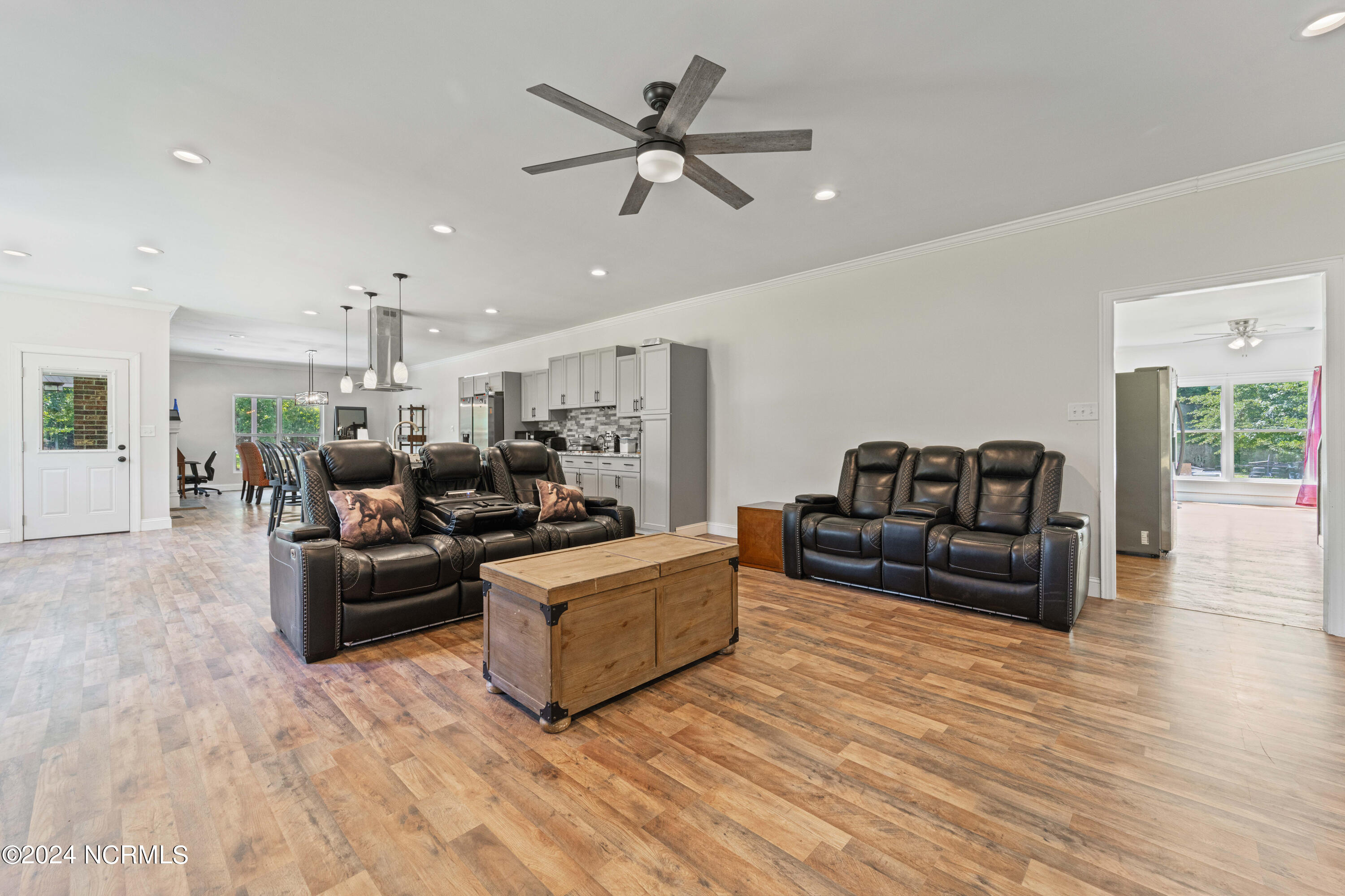315 Nottingham Road Jacksonville, NC 28546 - Photo 35 of 107 family room